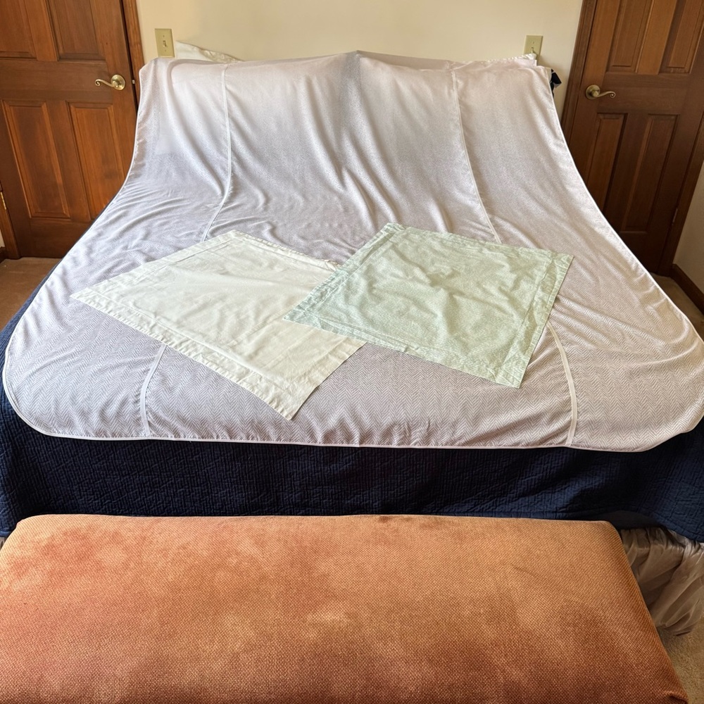 John Matouk Egyptian Cotton Twin Size Flat Sheet + 2 Standard Pillowcases Set